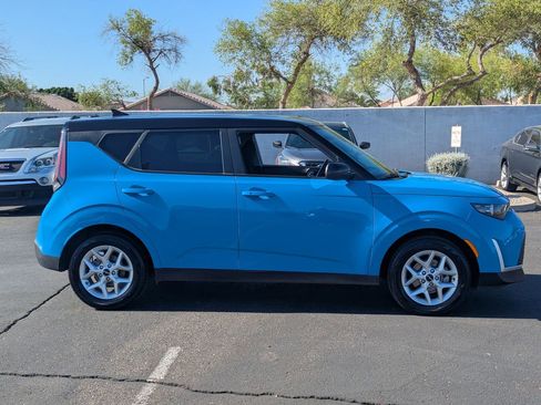 Used 2023 Kia Soul S FWD image 7