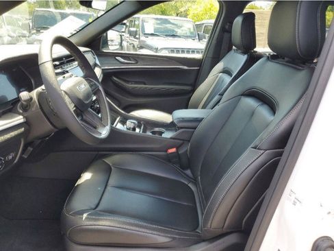 Used 2025 Jeep Grand Cherokee Limited w/ Black Appearance Package image 16