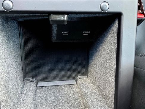 Used 2022 Porsche Macan Base image 16