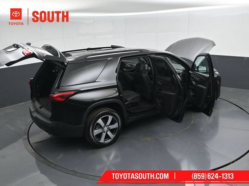 Used 2023 Chevrolet Traverse LT w/ LT Premium Package AWD/4WD image 55