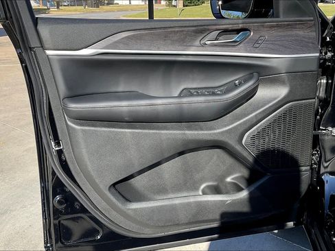 New 2025 Jeep Grand Cherokee Limited image 10