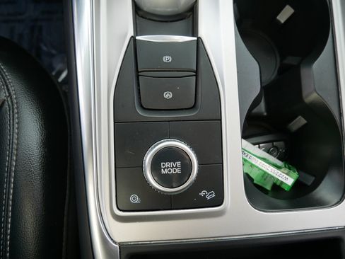 Certified 2022 Ford Explorer Limited w/ Equipment Group 301A image 31