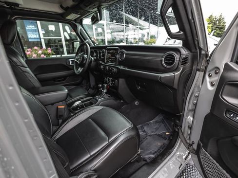 Used 2023 Jeep Wrangler Unlimited Sahara AWD/4WD image 28