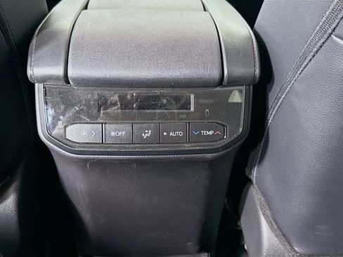 Certified 2025 Toyota Highlander XLE image 25