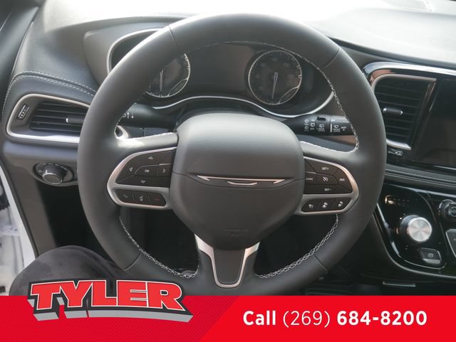 New 2027 Chrysler Pacifica Select FWD image 28