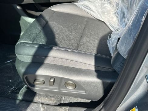 New 2026 Chevrolet Equinox LT w/ Convenience Package II image 9