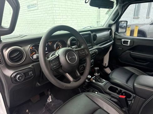 Used 2023 Jeep Wrangler Unlimited Sport AWD/4WD image 8
