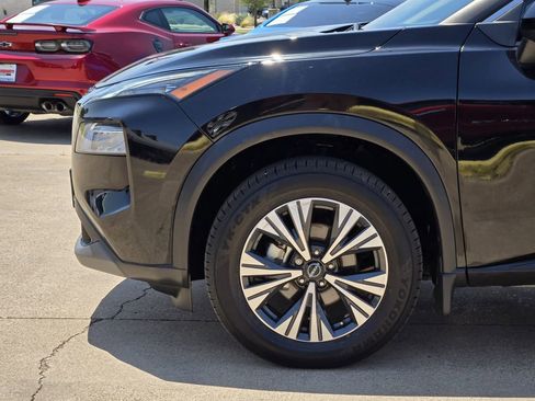 Used 2022 Nissan Rogue SV image 6