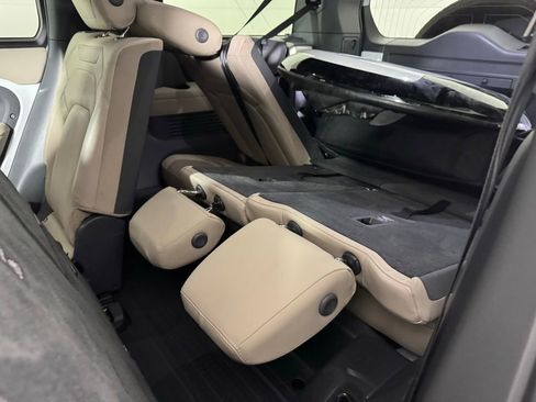 Used 2023 Land Rover Defender 130 SE image 27