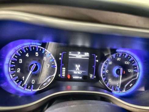 Used 2018 Chrysler Pacifica Touring Plus w/ Tire & Wheel Group image 17