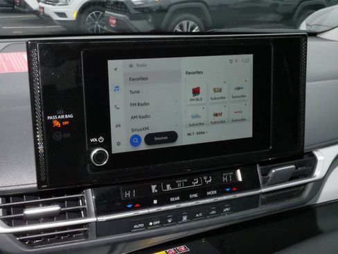 Used 2025 Toyota Sienna LE image 22