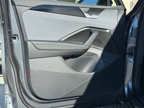 New 2026 Volkswagen Tiguan SE R-Line image 22