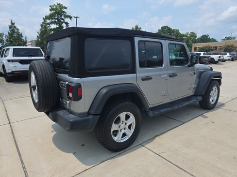 Used 2018 Jeep Wrangler Unlimited Sport S AWD/4WD image 9