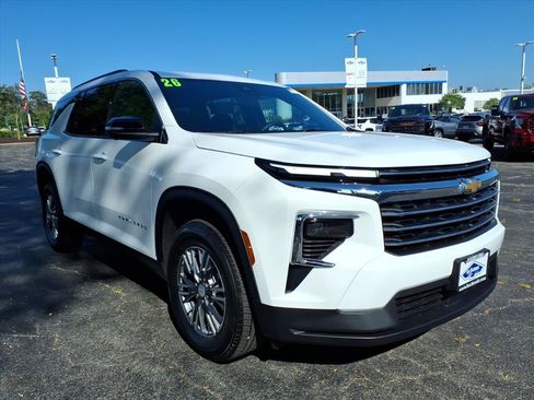 Used 2026 Chevrolet Traverse LT w/ Driver Confidence Package FWD image 1
