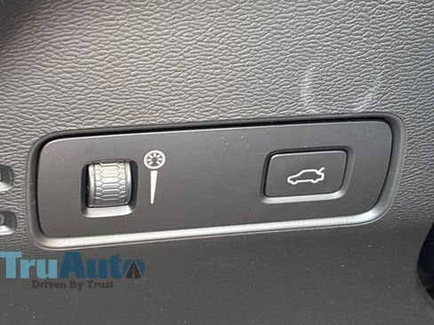 Used 2022 Volvo C40 P8 Recharge Ultimate AWD/4WD image 37