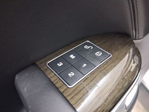 Used 2018 Land Rover Range Rover Sport HSE Dynamic image 11