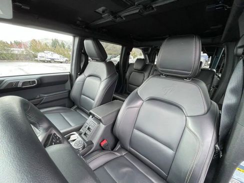 Used 2025 Ford Bronco Badlands image 14