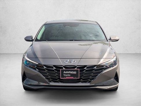 Used 2023 Hyundai Elantra Limited image 2