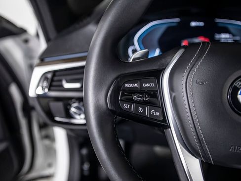 Used 2021 BMW 530e w/ Convenience Package image 36