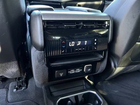 Used 2023 Jeep Wagoneer Series II AWD/4WD image 25