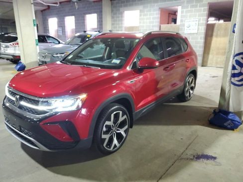 Certified 2023 Volkswagen Taos SEL image 49