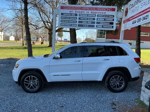 Used 2017 Jeep Grand Cherokee Limited image 8