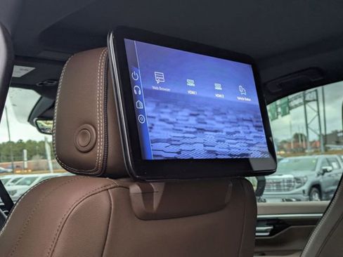 New 2026 Chevrolet Suburban High Country image 32