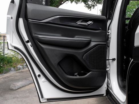 Used 2023 Jeep Grand Cherokee Altitude image 56