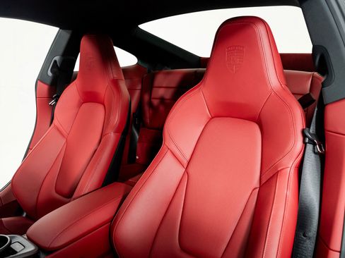 Used 2025 Porsche 911 Carrera S w/ Premium Package image 3