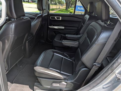 Used 2024 Ford Explorer XLT w/ Equipment Group 202A RWD image 10