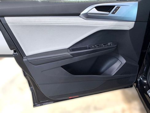 New 2026 Volkswagen Taos SE FWD image 21