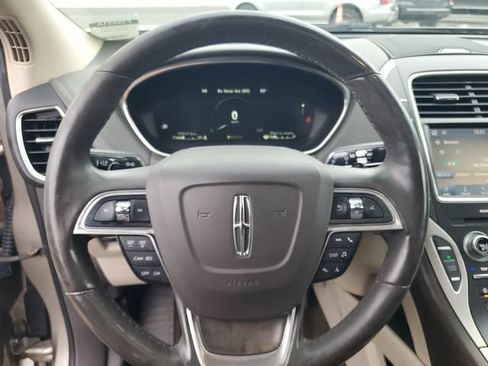 Used 2019 Lincoln Nautilus Reserve FWD image 11
