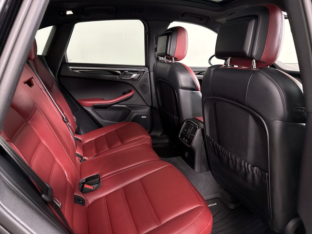 Certified 2023 Porsche Macan AWD/4WD image 24