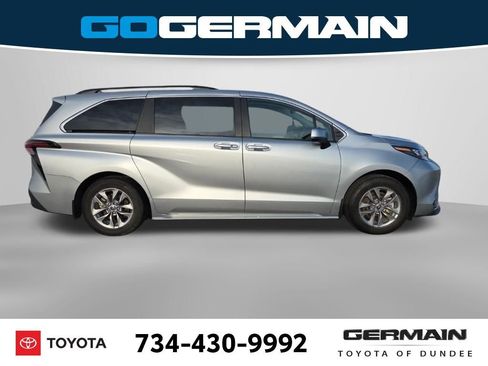 Used 2025 Toyota Sienna XLE image 7