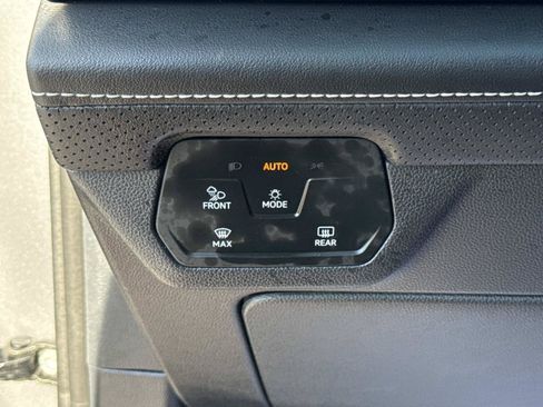 Used 2025 Volkswagen Atlas SE AWD/4WD image 21