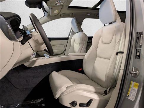 New 2026 Volvo XC60 B5 Ultra w/ Protection Package Premier image 4