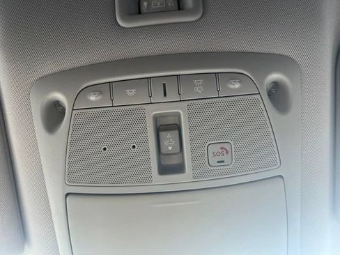 Used 2020 Nissan Pathfinder SL FWD image 9