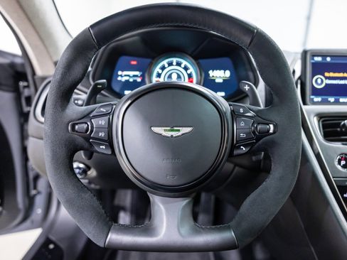 Used 2019 Aston Martin DB11 AMR image 36