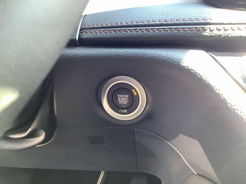 Used 2024 Chrysler Pacifica Pinnacle image 16