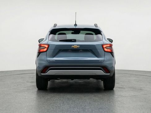 Used 2025 Chevrolet Trax LT w/ LT Convenience Package image 7