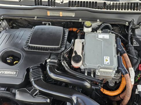 Used 2018 Ford Fusion SE w/ Equipment Group 601A FWD image 12