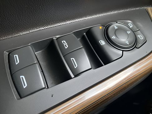 Used 2023 GMC Acadia SLE w/ Driver Convenience Package image 20