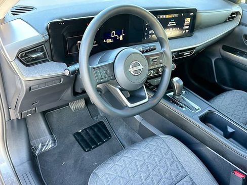 Used 2025 Nissan Kicks SV w/ SV Premium Package image 9