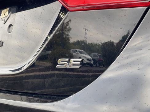 Used 2023 Toyota Camry SE image 12