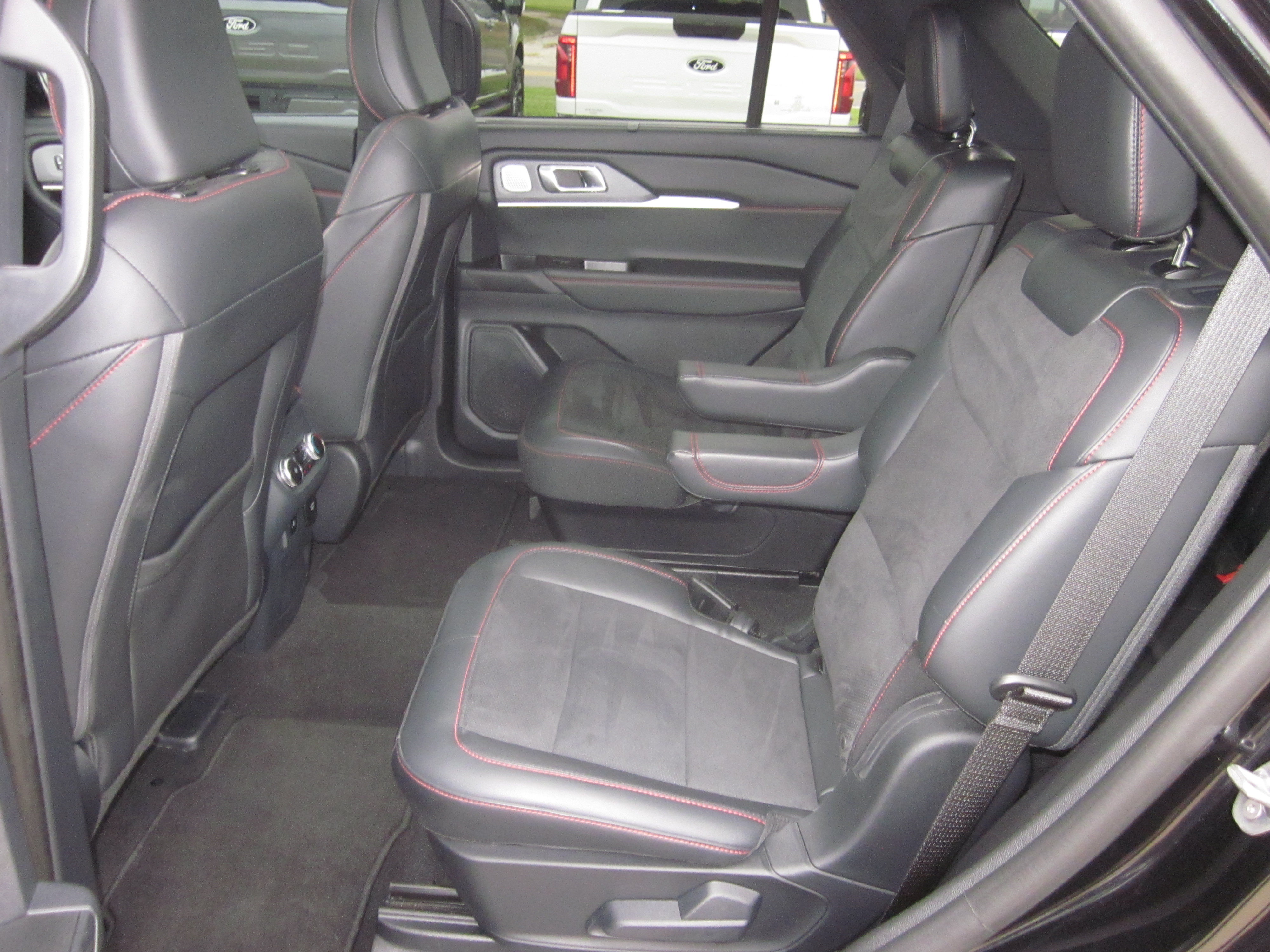 Used 2025 Ford Explorer ST AWD/4WD image 13