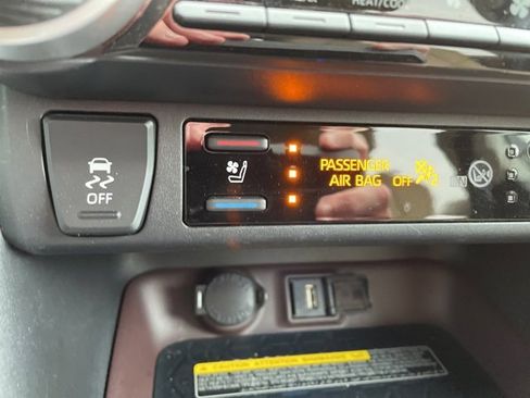 Used 2021 Toyota RAV4 Limited image 26