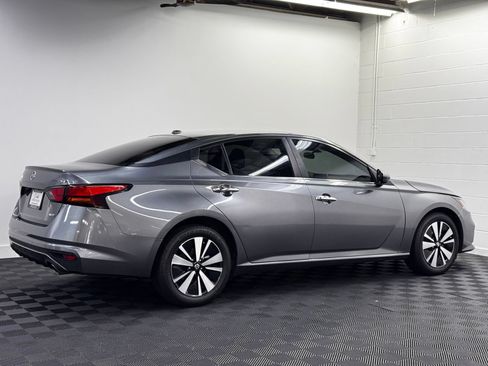 Used 2022 Nissan Altima 2.5 SV w/ SV Premium Package AWD/4WD image 2
