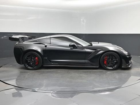 Used 2019 Chevrolet Corvette ZR1 RWD image 2