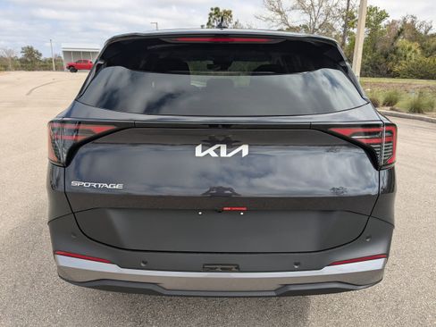New 2026 Kia Sportage LX FWD image 6