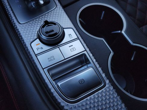 Used 2023 Genesis G70 3.3T w/ Sport Prestige Package image 28